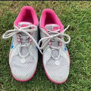 women’s nike tennis shoes